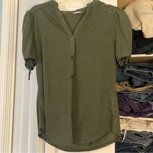 Large, green No Boundaries button up top